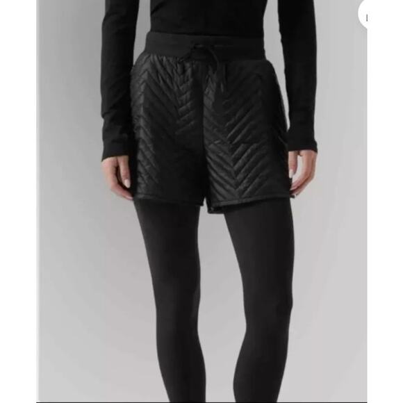 Athleta Black Apres Quilted Ski Shorts Women's Size 6 Water and Wind Resistant - Picture 1 of 10